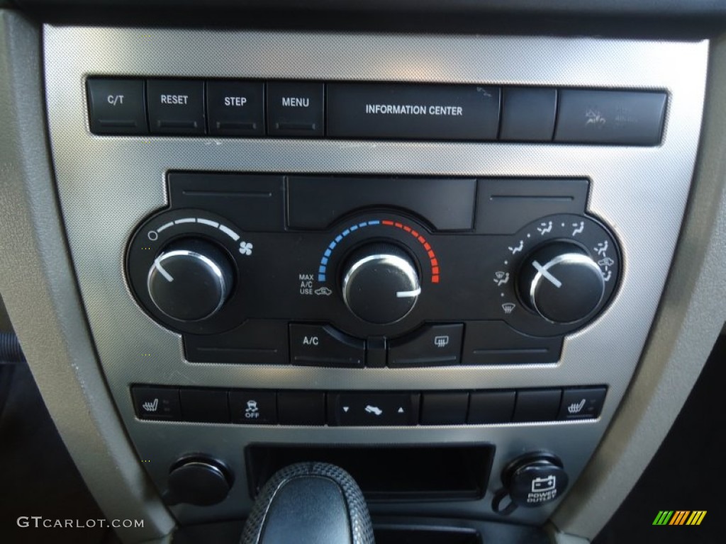 2006 Jeep Grand Cherokee Laredo 4x4 Controls Photo #60127898