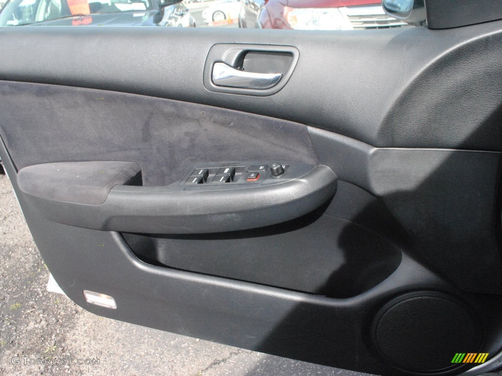 2003 Accord LX Sedan - Satin Silver Metallic / Black photo #24