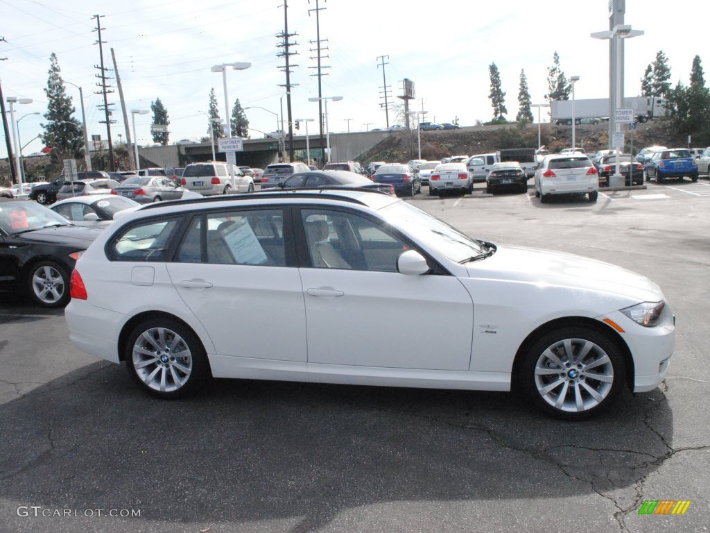 2012 3 Series 328i xDrive Sports Wagon - Alpine White / Beige photo #3