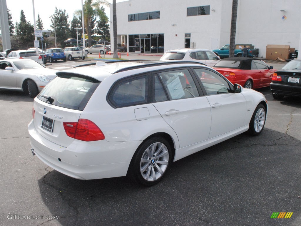 2012 3 Series 328i xDrive Sports Wagon - Alpine White / Beige photo #9