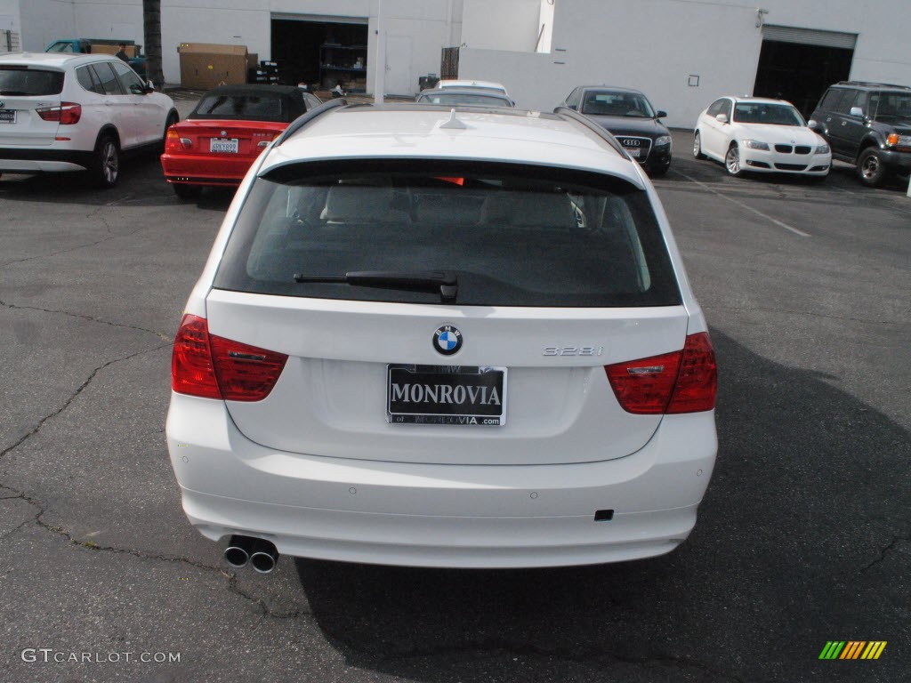 2012 3 Series 328i xDrive Sports Wagon - Alpine White / Beige photo #10