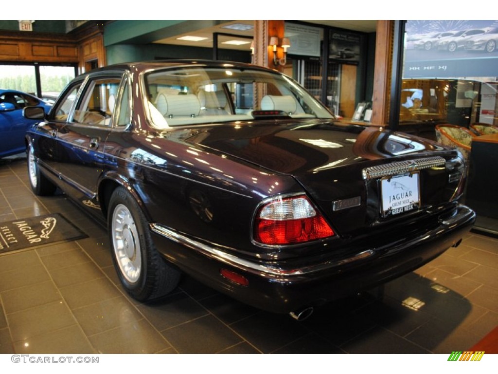 1998 XJ Vanden Plas - Amaranth Pearl / Ivory photo #3