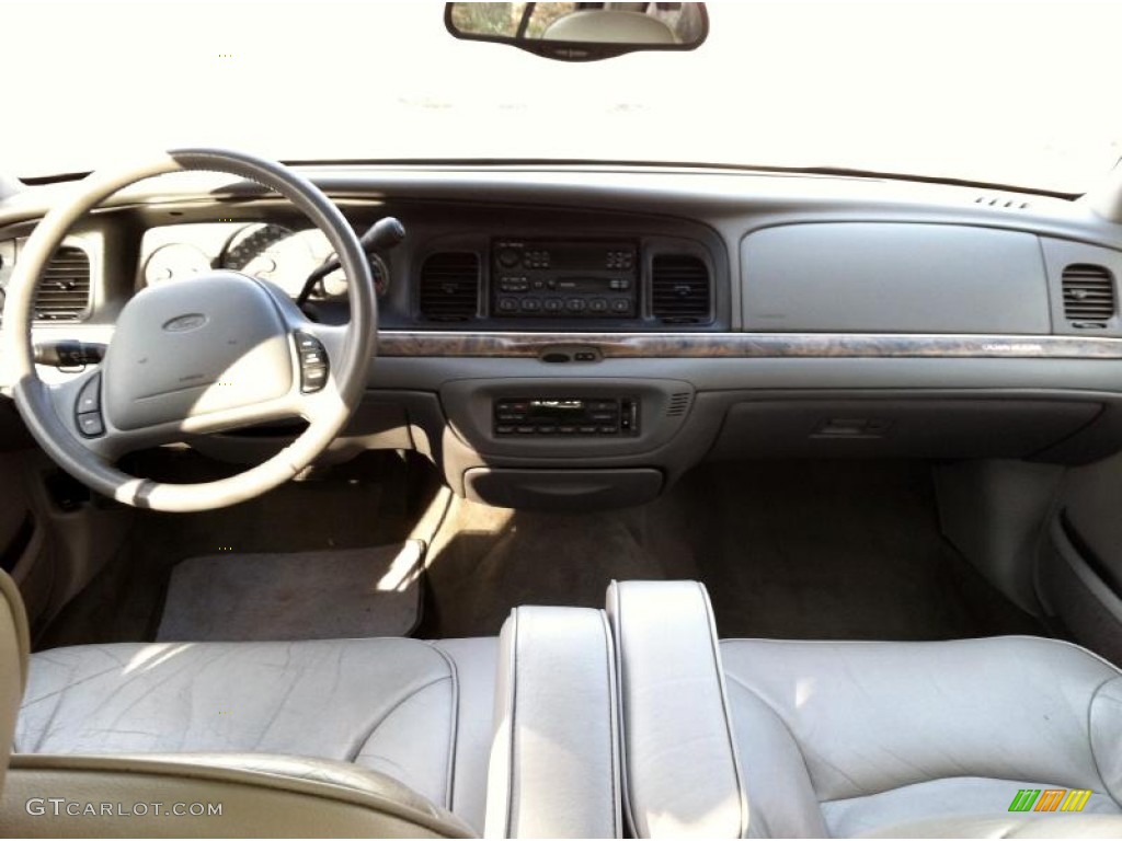 1998 Ford Crown Victoria LX Sedan Dashboard Photos