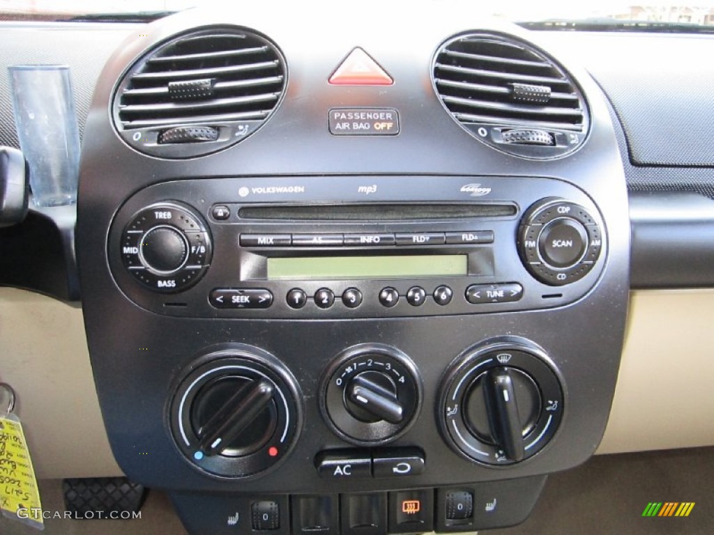 2005 Volkswagen New Beetle GLS Coupe Controls Photos