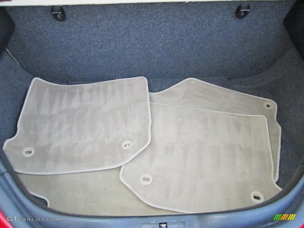 2005 Volkswagen New Beetle GLS Coupe Trunk Photos