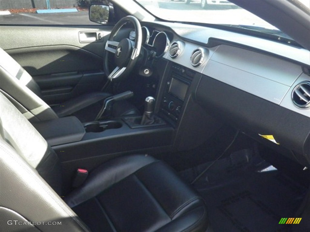 2007 Mustang V6 Premium Coupe - Performance White / Dark Charcoal photo #11