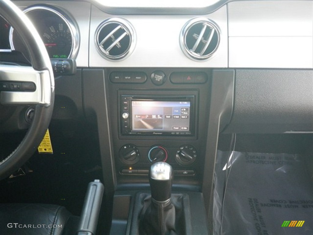 2007 Mustang V6 Premium Coupe - Performance White / Dark Charcoal photo #14