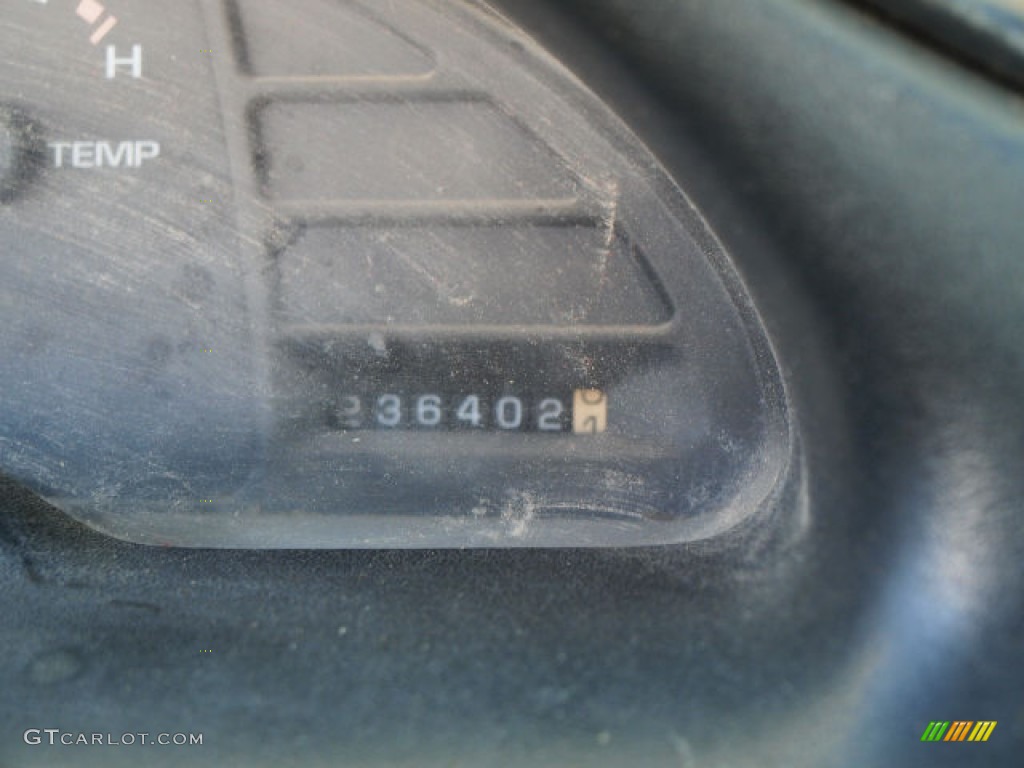 1996 Cavalier Coupe - Cayenne Red Metallic / Dark Gray photo #5