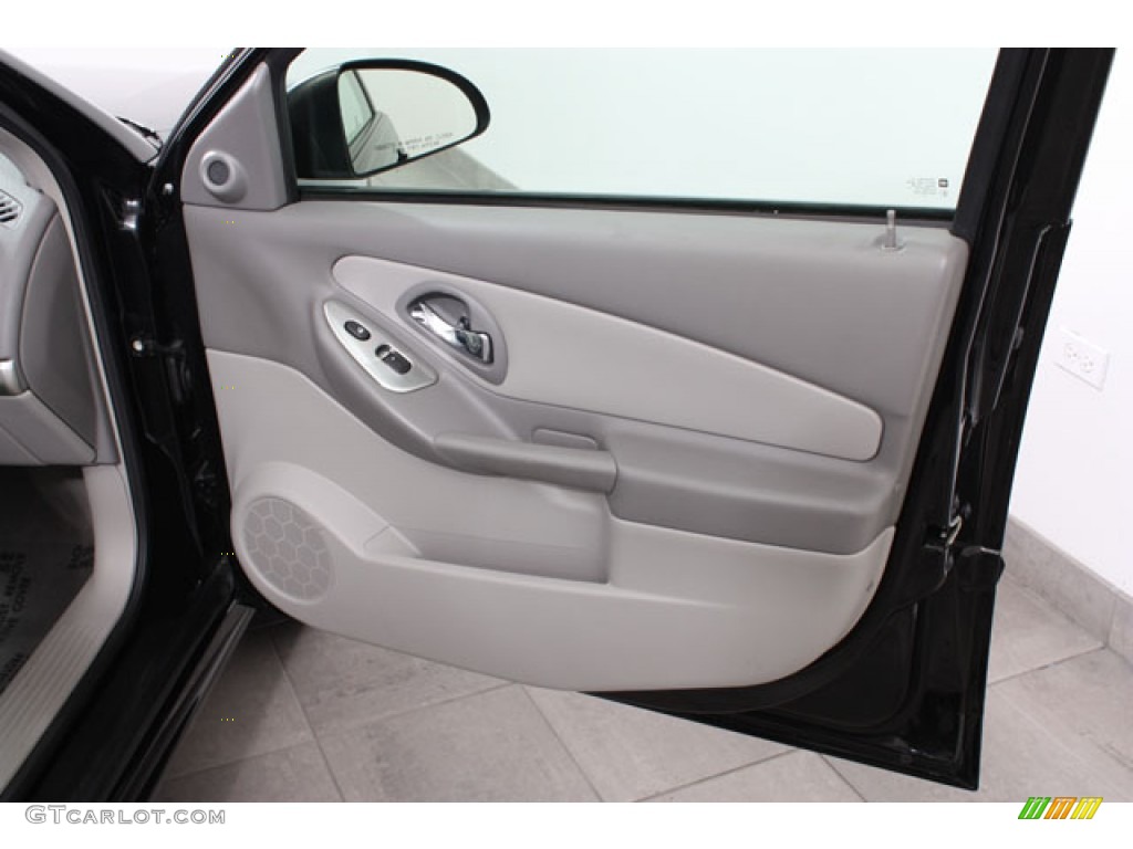 2005 Malibu Maxx LT Wagon - Black / Gray photo #13