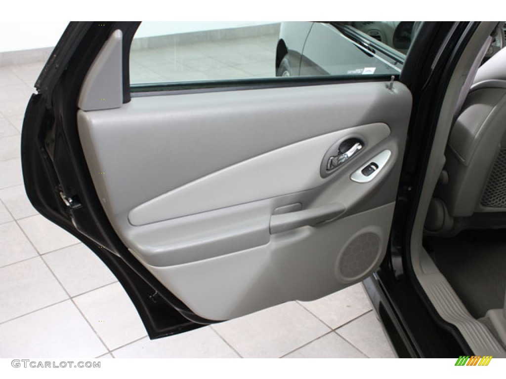 2005 Malibu Maxx LT Wagon - Black / Gray photo #15