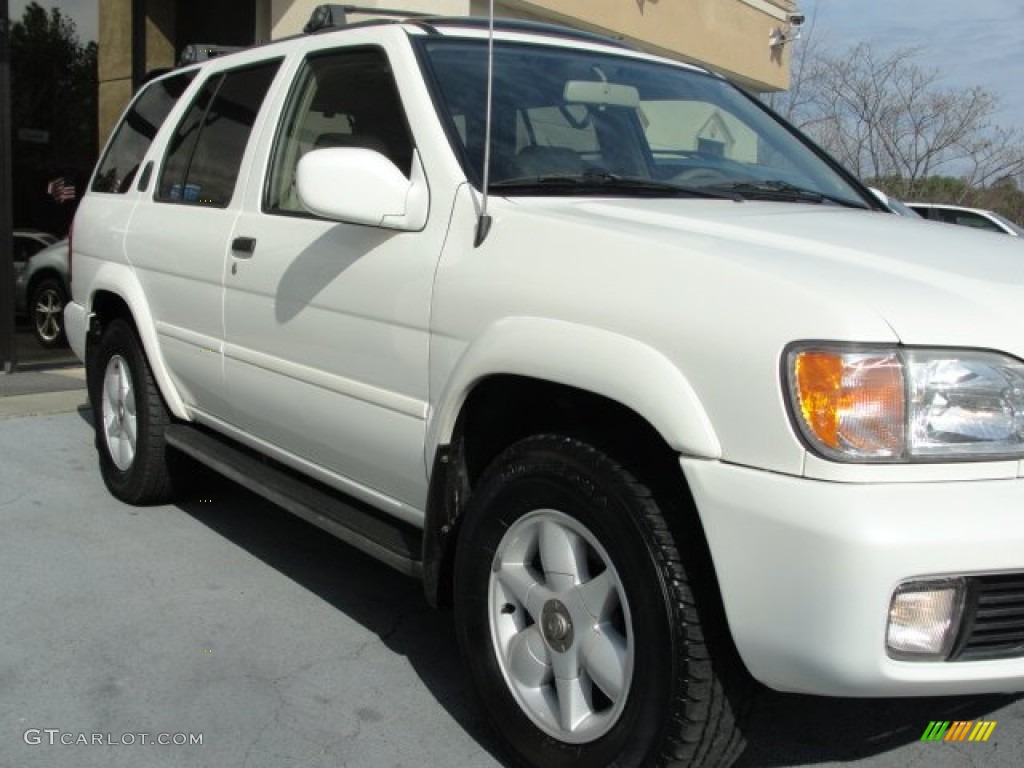 2000 Pathfinder LE - Cloud White / Parchment photo #7