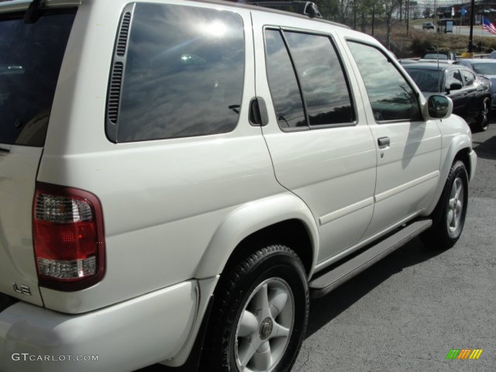 2000 Pathfinder LE - Cloud White / Parchment photo #10