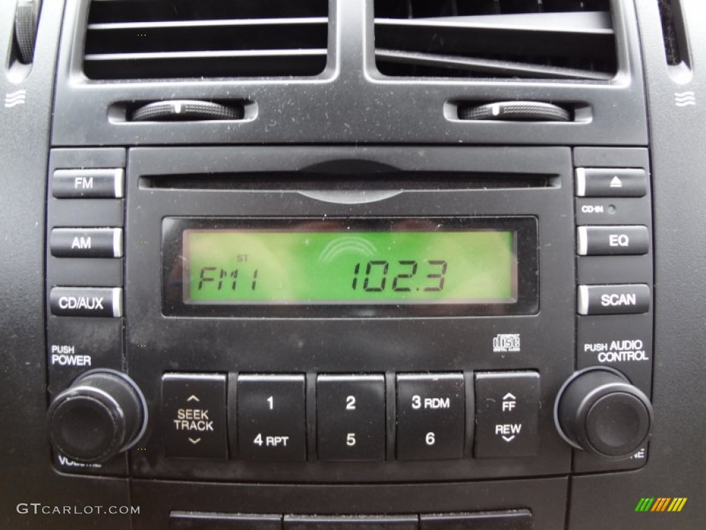 2008 Kia Spectra EX Sedan Controls Photo #60144933