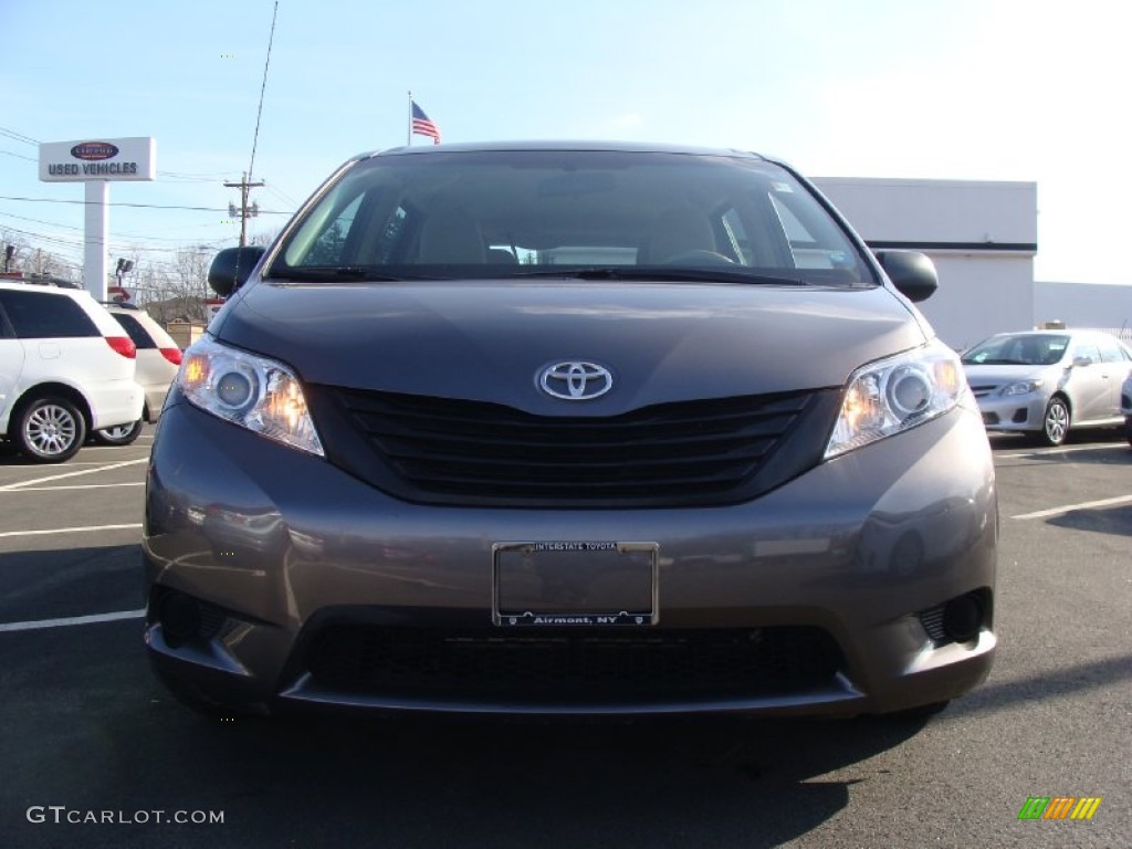 2011 Sienna V6 - Predawn Gray Mica / Bisque photo #2