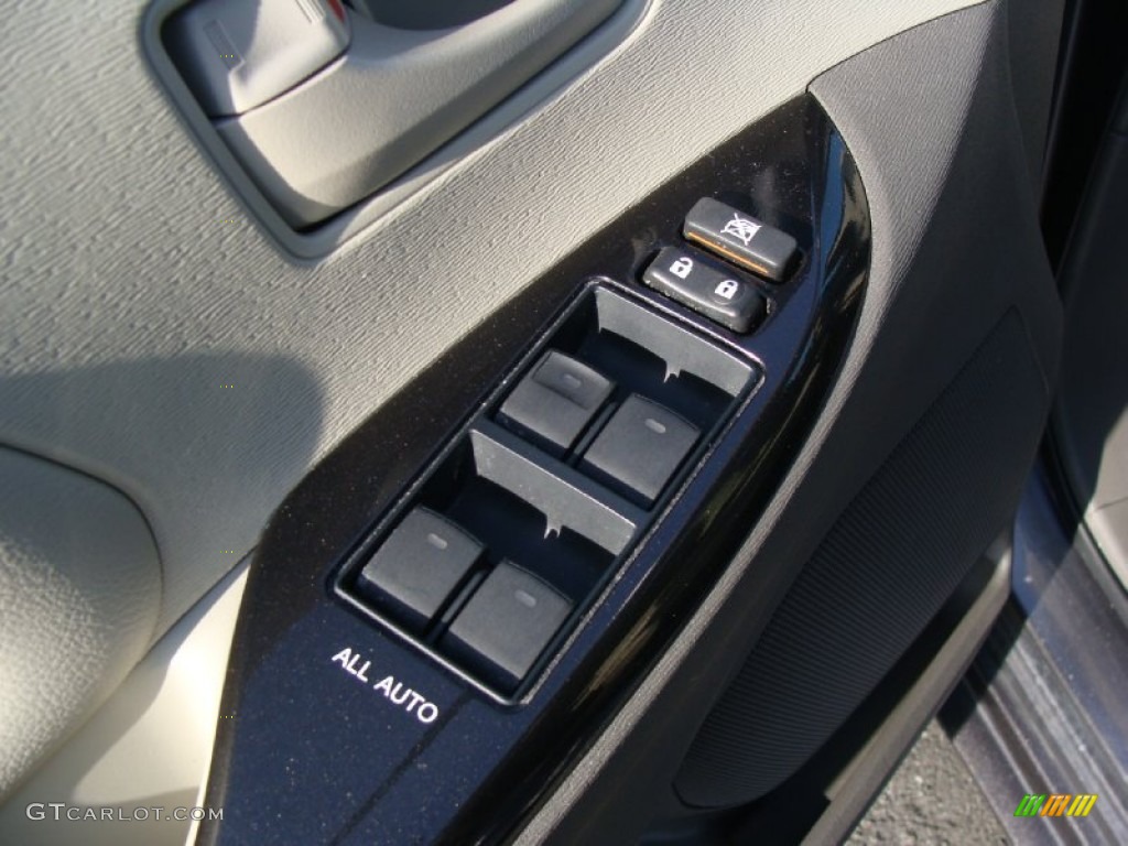 2011 Sienna V6 - Predawn Gray Mica / Bisque photo #22