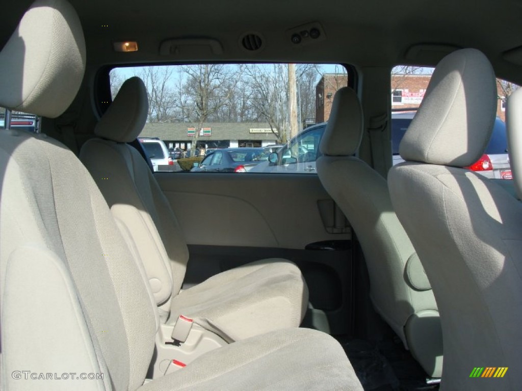 2011 Sienna V6 - Silver Sky Metallic / Light Gray photo #15