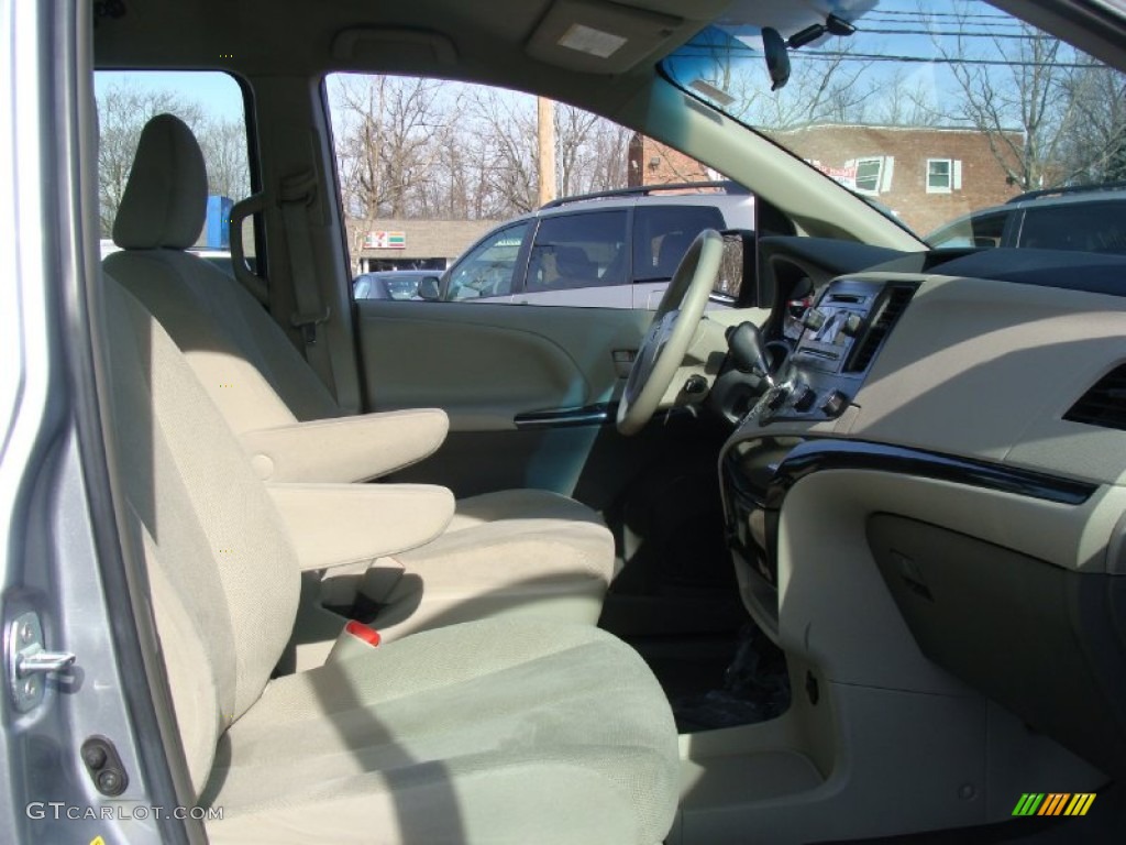 2011 Sienna V6 - Silver Sky Metallic / Light Gray photo #16