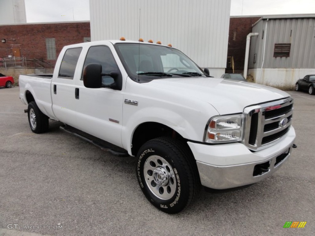 2005 F350 Super Duty XLT Crew Cab 4x4 - Oxford White / Medium Flint photo #4