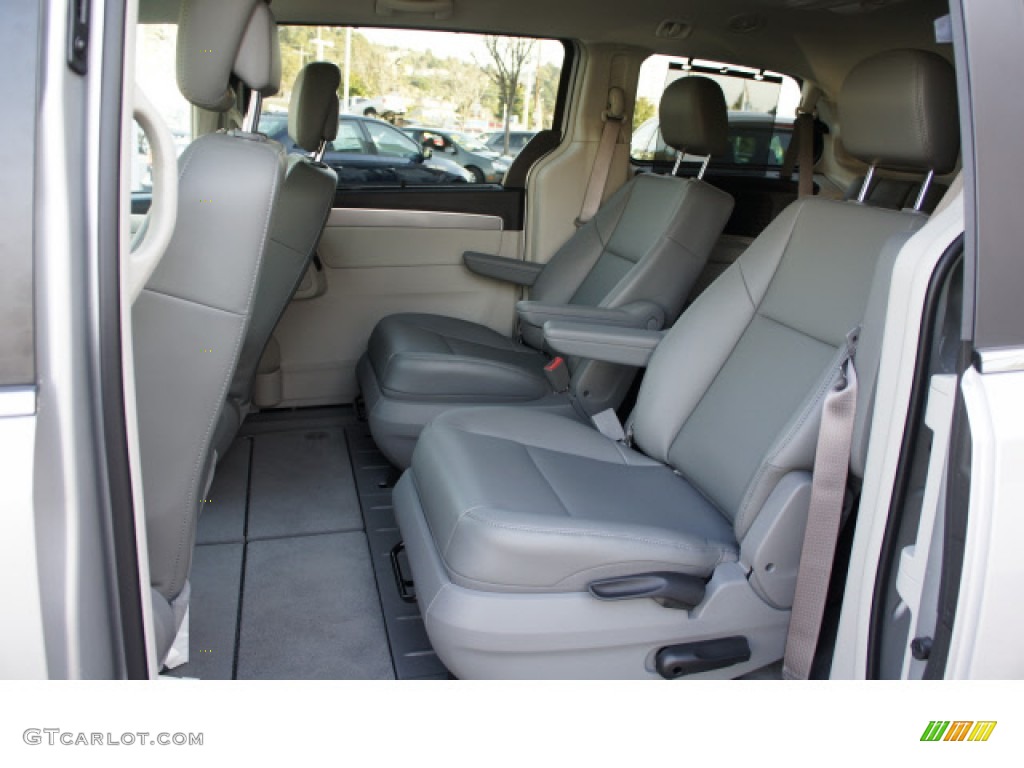 2012 Volkswagen Routan SE Rear Seat Photo #60148074