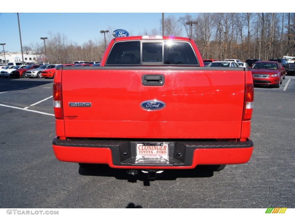 2005 F150 STX SuperCab 4x4 - Bright Red / Medium Flint Grey photo #4