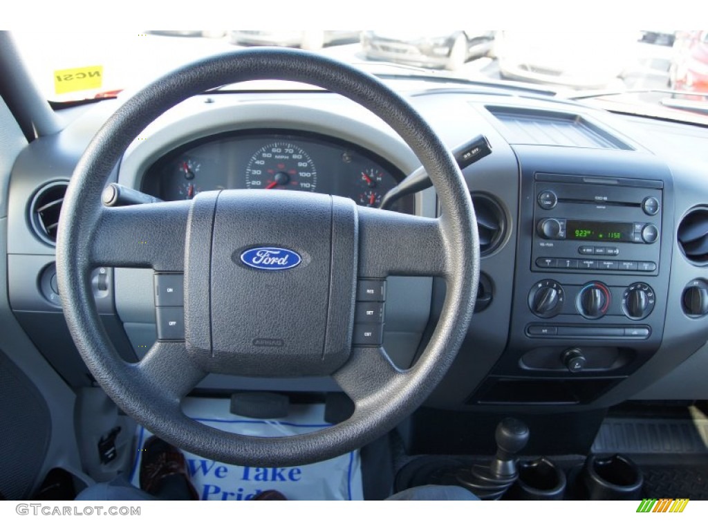 2005 F150 STX SuperCab 4x4 - Bright Red / Medium Flint Grey photo #27