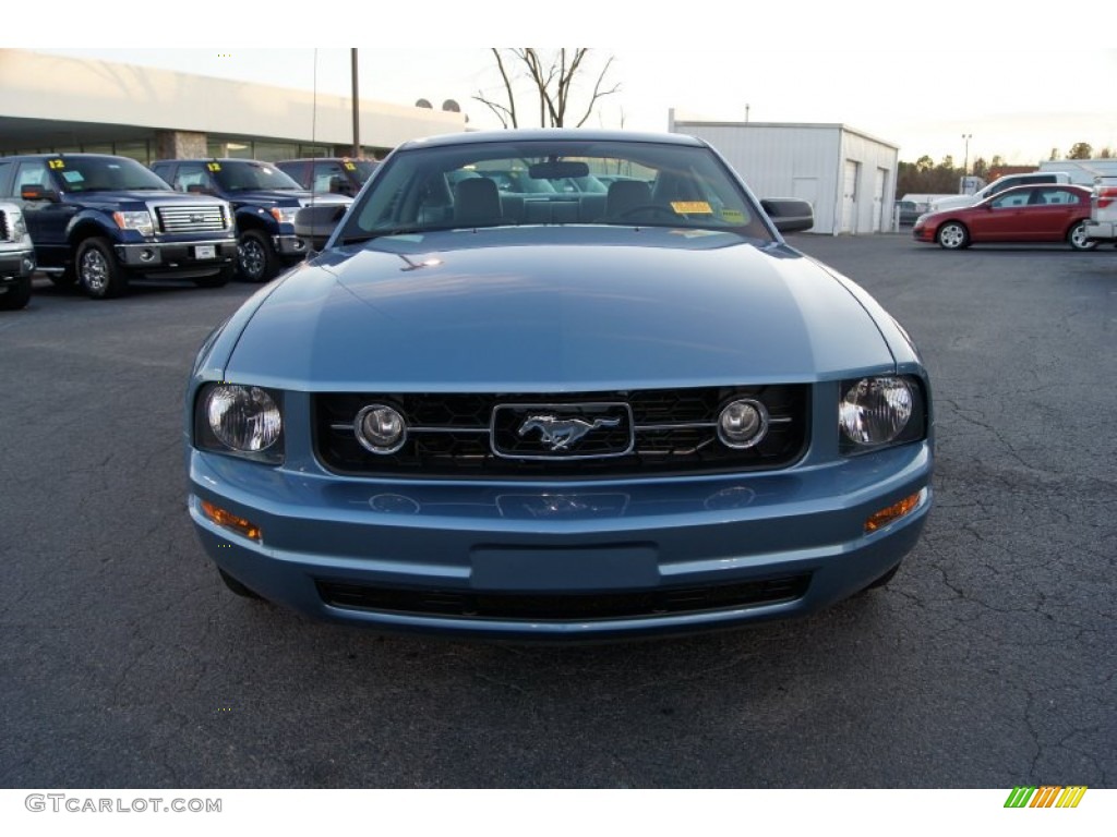 2006 Mustang V6 Premium Coupe - Windveil Blue Metallic / Light Graphite photo #7