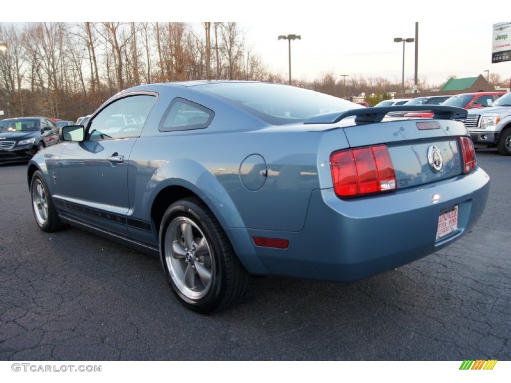 2006 Mustang V6 Premium Coupe - Windveil Blue Metallic / Light Graphite photo #31