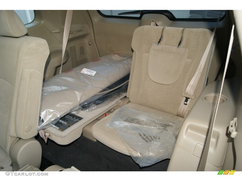 2012 Toyota Highlander V6 4WD Rear Seat Photos