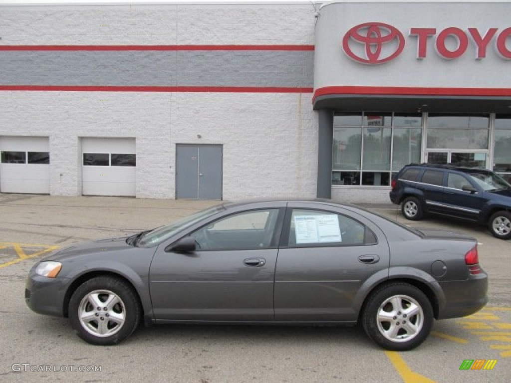 2004 Stratus SXT Sedan - Graphite Metallic / Dark Slate Gray photo #2