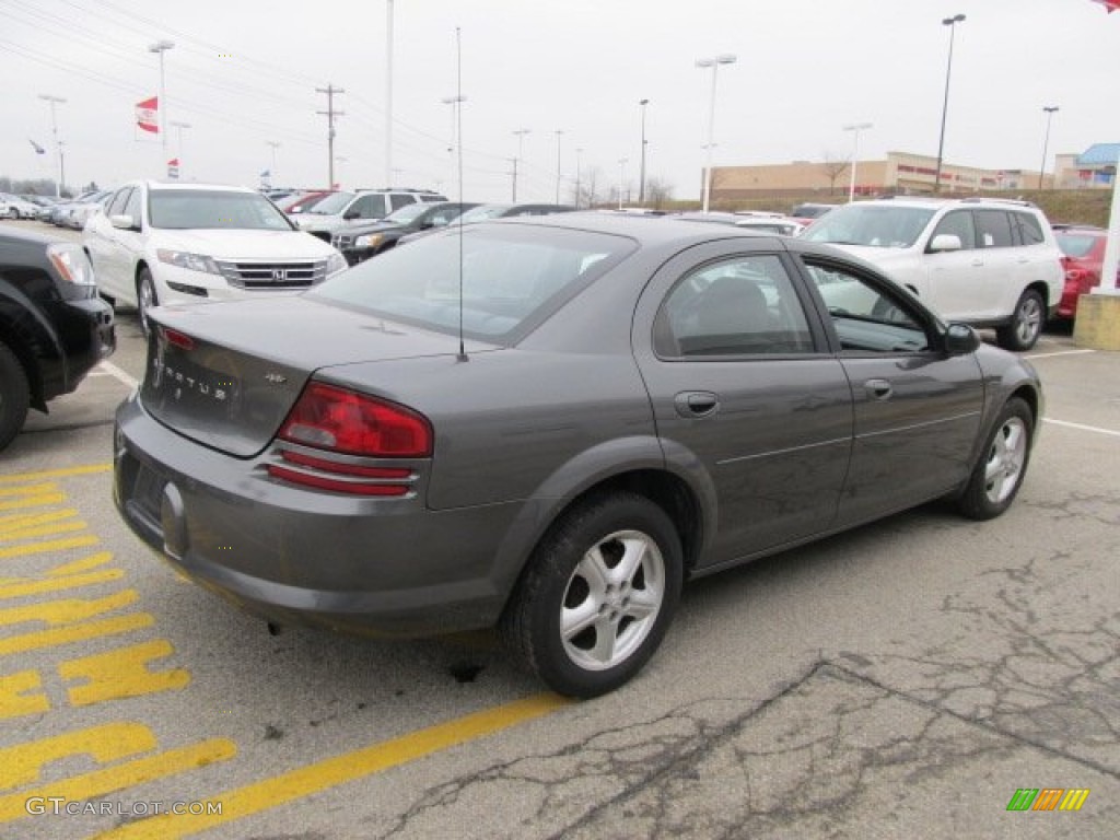 2004 Stratus SXT Sedan - Graphite Metallic / Dark Slate Gray photo #5