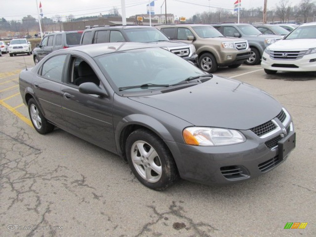 2004 Stratus SXT Sedan - Graphite Metallic / Dark Slate Gray photo #7