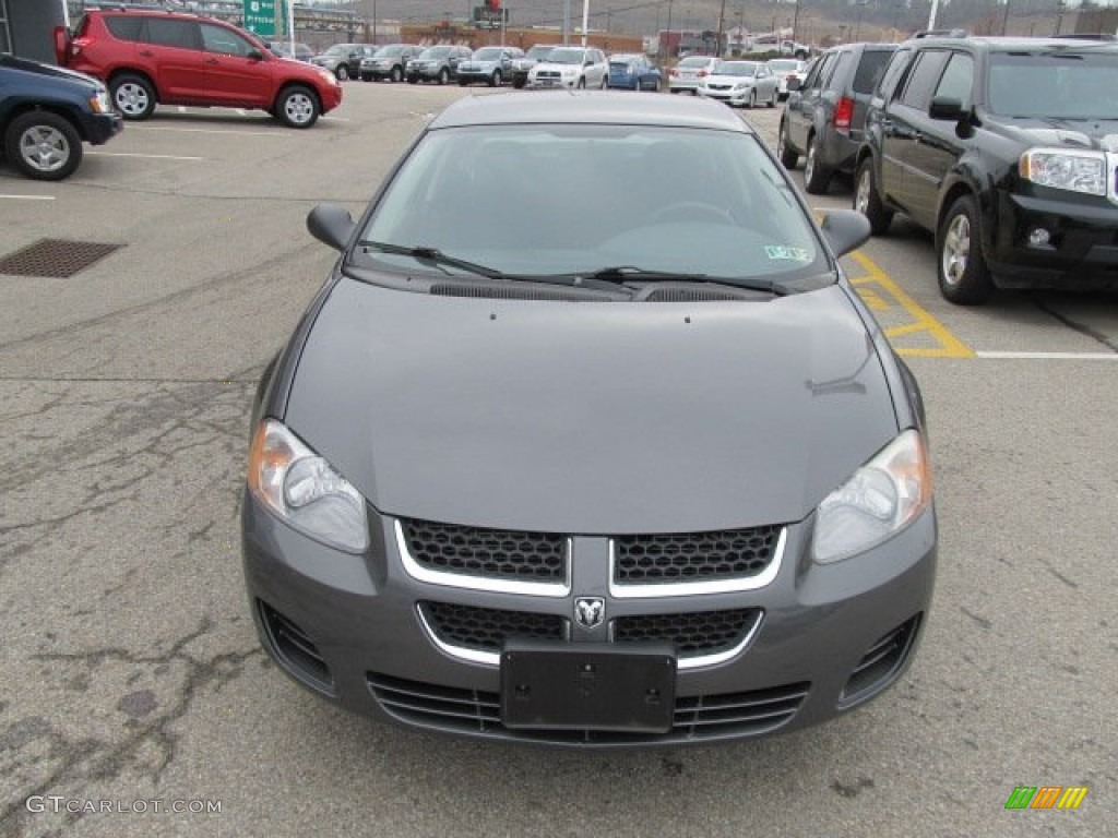 2004 Stratus SXT Sedan - Graphite Metallic / Dark Slate Gray photo #8