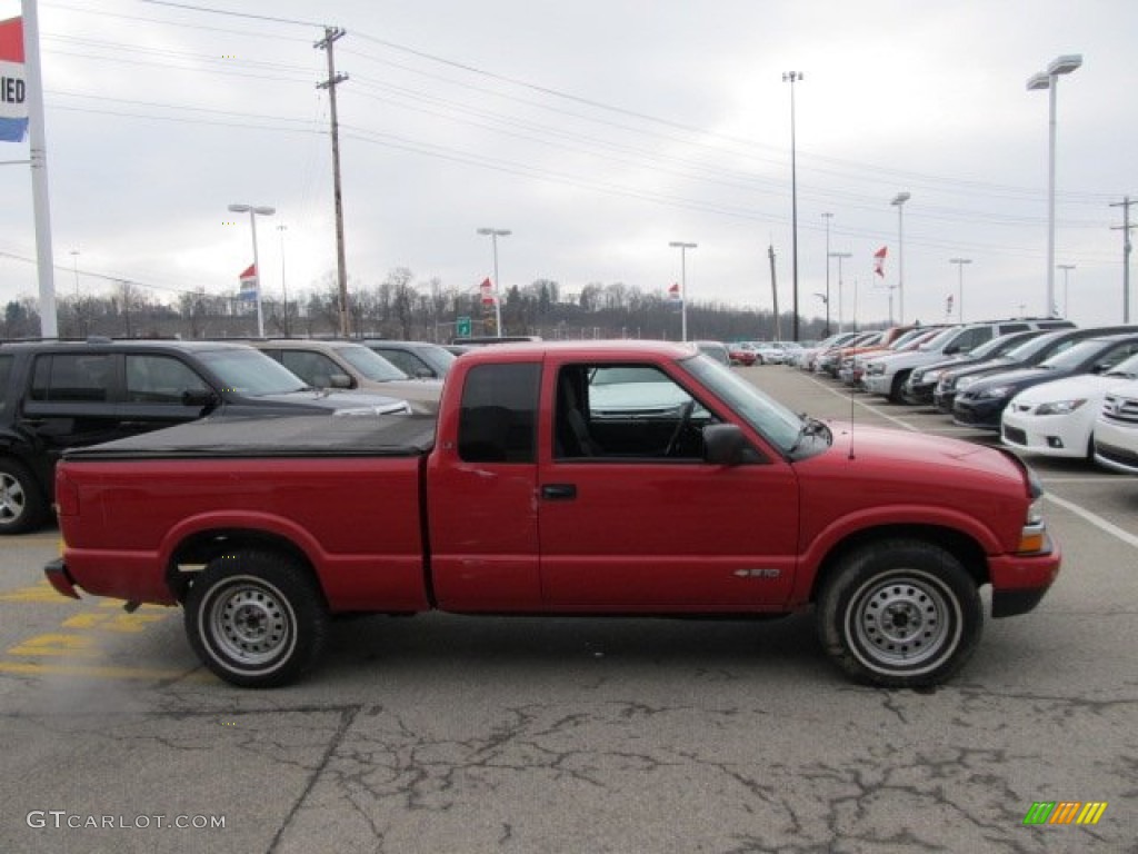 2003 S10 LS Extended Cab 4x4 - Victory Red / Graphite photo #7