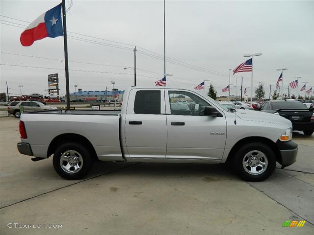 2009 Ram 1500 ST Quad Cab - Bright Silver Metallic / Dark Slate/Medium Graystone photo #4