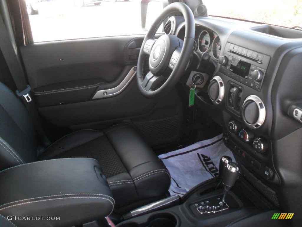 Call of Duty: Black Sedosa/Silver French-Accent Interior 2012 Jeep Wrangler Unlimited Call of Duty: MW3 Edition 4x4 Photo #60158279