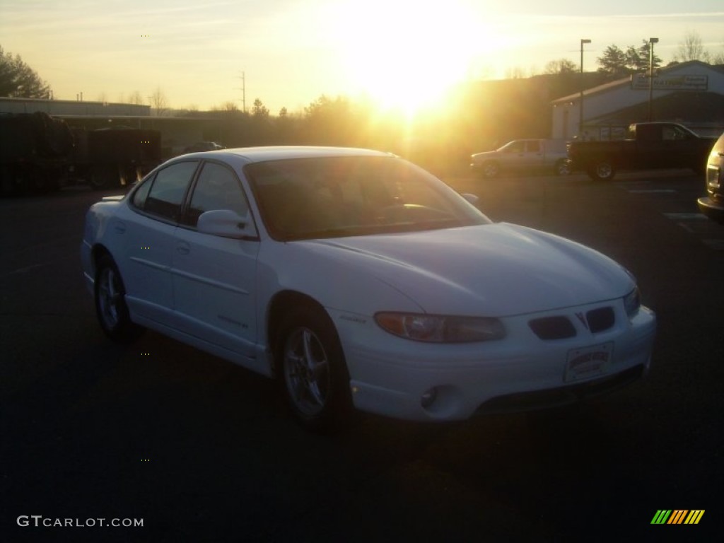 1999 Grand Prix GT Sedan - Arctic White / Graphite photo #2