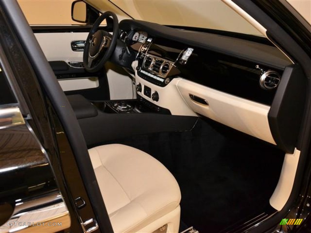2011 Rolls-Royce Ghost Standard Ghost Model Creme Light/Black Dashboard Photo #60167694