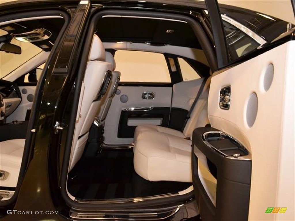 Seashell/Black Interior 2012 Rolls-Royce Ghost Standard Ghost Model Photo #60167991
