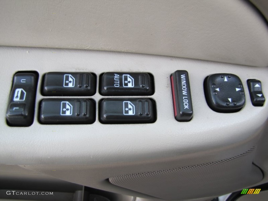 2001 Suburban 1500 LS 4x4 - Summit White / Light Gray/Neutral photo #13