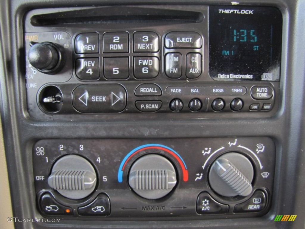 2001 Suburban 1500 LS 4x4 - Summit White / Light Gray/Neutral photo #18