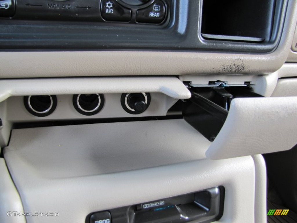 2001 Suburban 1500 LS 4x4 - Summit White / Light Gray/Neutral photo #19