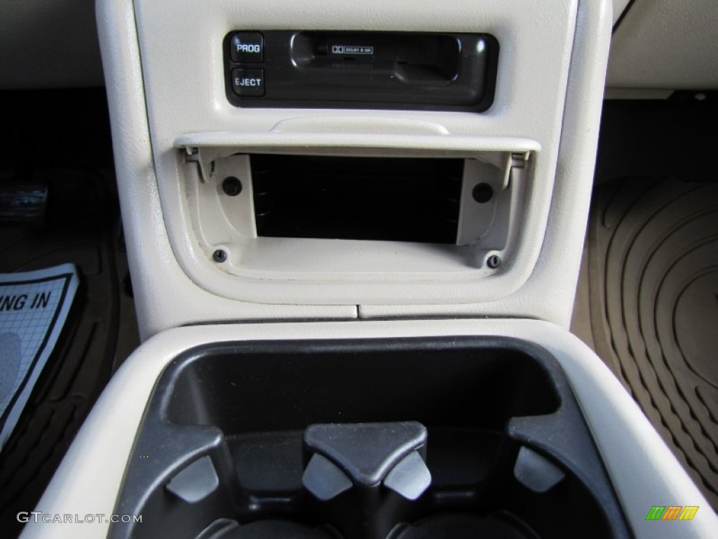 2001 Suburban 1500 LS 4x4 - Summit White / Light Gray/Neutral photo #20