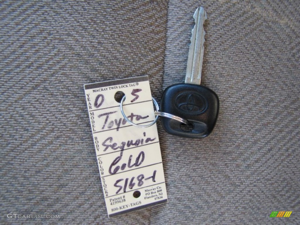 2003 Toyota Sequoia SR5 4WD Keys Photos