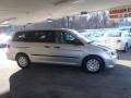 2009 Silver Pearl Metallic Honda Odyssey LX  photo #30