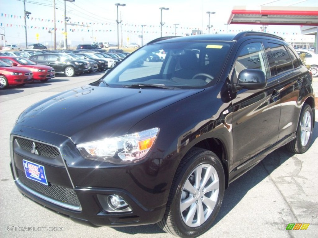 Labrador Black Mitsubishi Outlander Sport