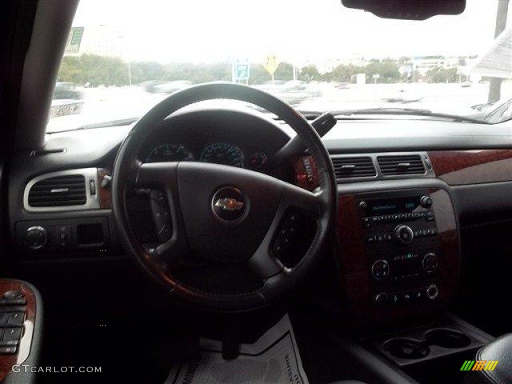 2007 Suburban 1500 LT - Black / Ebony photo #5