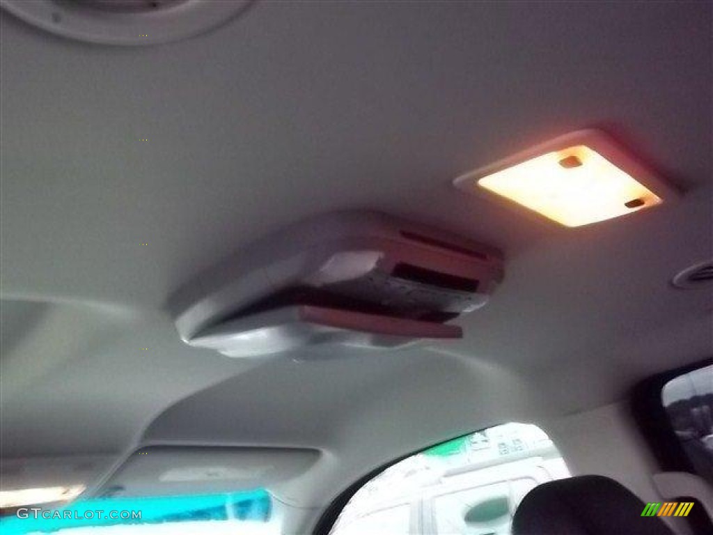 2007 Suburban 1500 LT - Black / Ebony photo #7