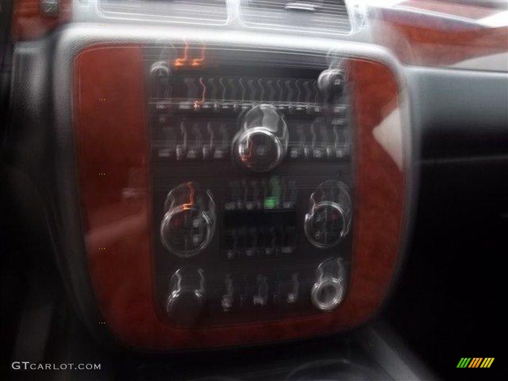 2007 Suburban 1500 LT - Black / Ebony photo #11