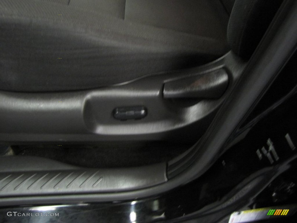 2009 Escape XLT V6 4WD - Black / Charcoal photo #16