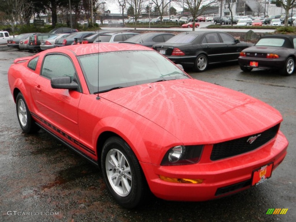 2006 Mustang V6 Deluxe Coupe - Torch Red / Black photo #2